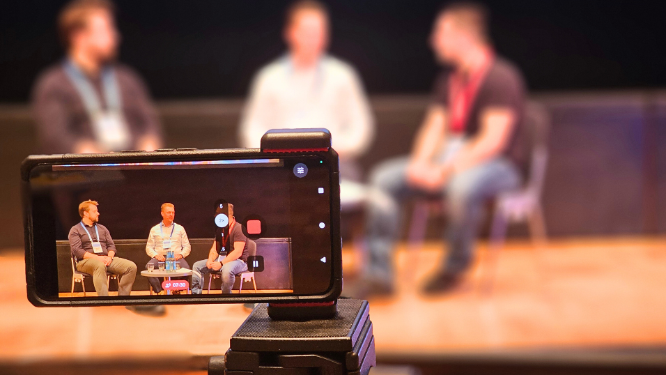 Automation Next Conference 2025 - Diskussionsrunde mit Bernhard Richter, Alexander Blass und Andre Scholz. Diskussion über Humanoide Roboter gegen Fachkräfte-Mangel auf dem Shopfloor.  